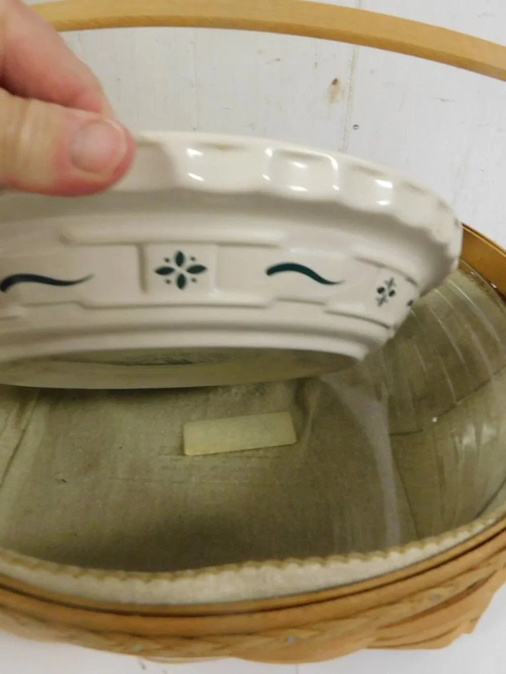 2009 Longaberger Fancy Round Pie Baker Basket Protector & Pottery Pie Baker USA